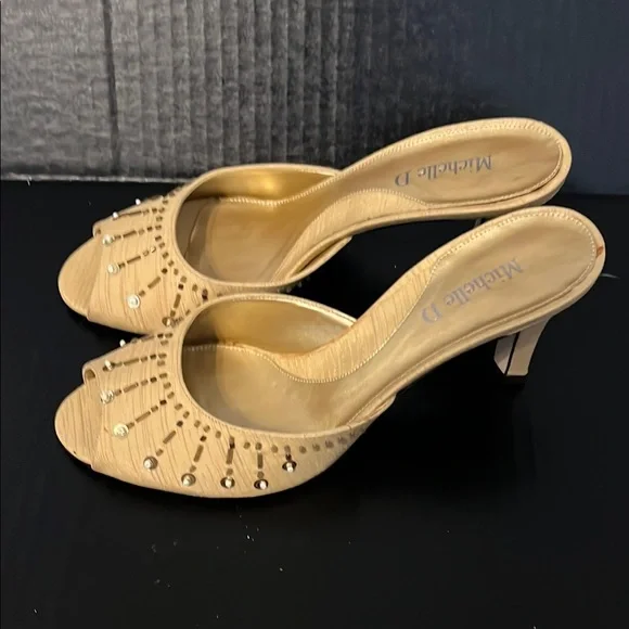 Vintage Michelle D Tan Heels with Open-Toe Design and Decorative Chains - Picture 4 of 6